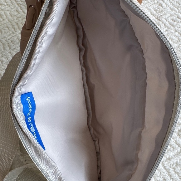 NWOT Therabody Light Gray Carry Pouch - Picture 8 of 8